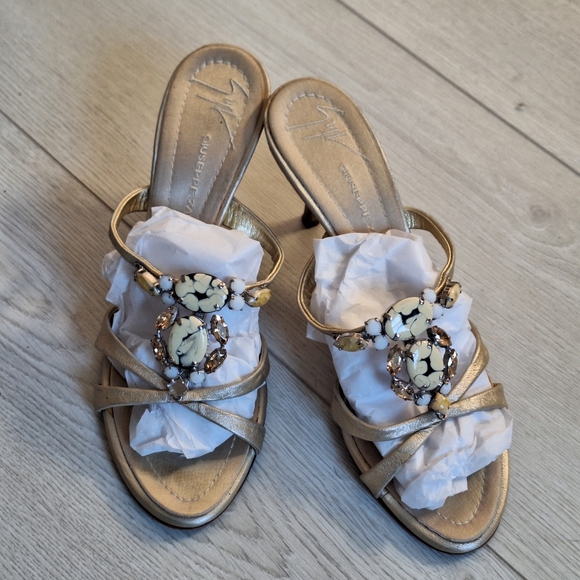 Giuseppe Zanotti Rhinestone Heels Shoes 🪆sz 7 - Picture 4 of 13